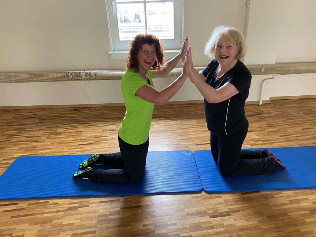 Seniorentraining mit Marion Kinzig: Sport und Spaß für ein gesundes Altern.